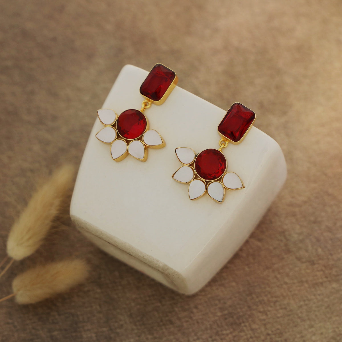 Sidra Glossy Round MOP Flower Earring | Yavira Jewelry