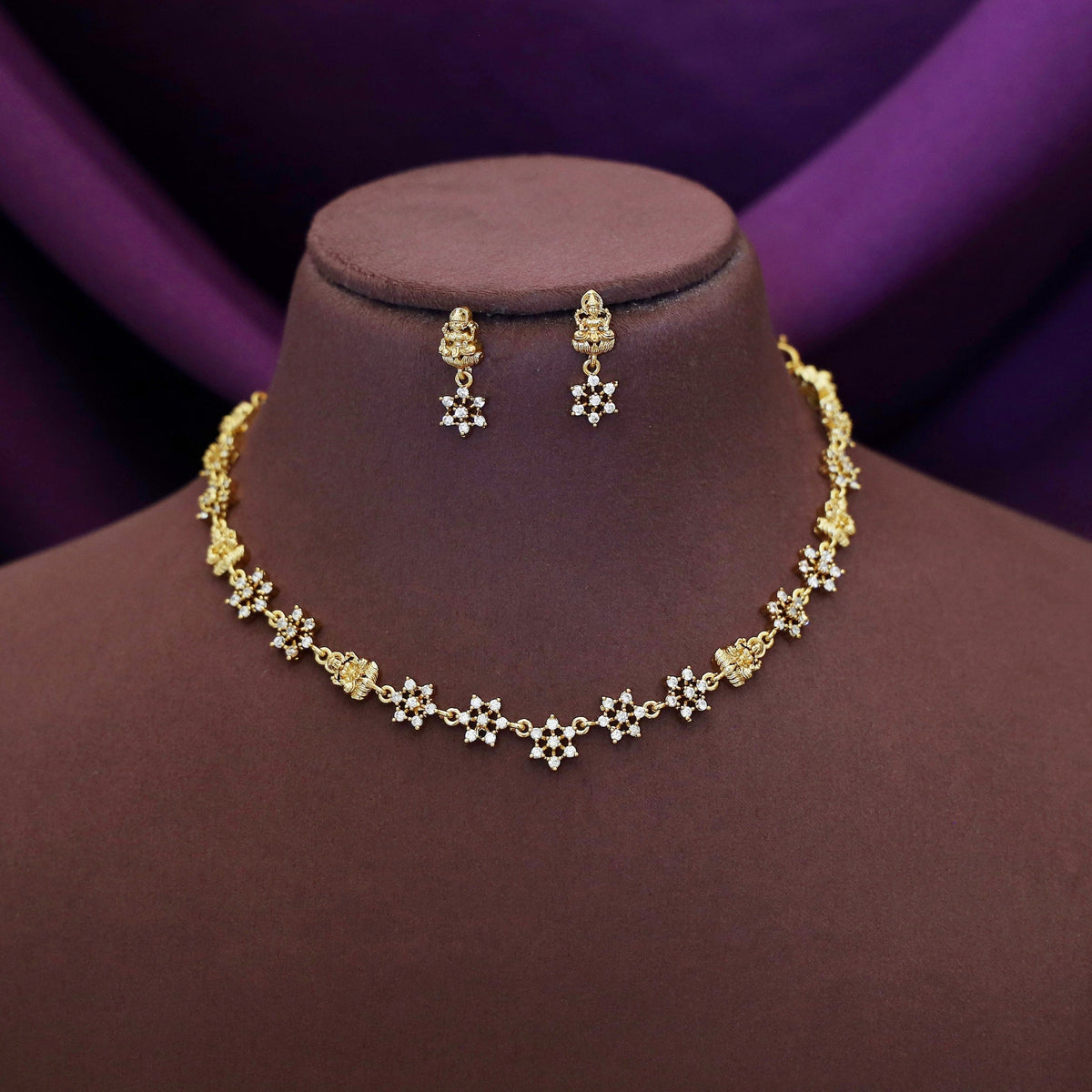 Aiswaryalakshmi American Diamond Stone Floral Claw Short Neckpiece With Earring | Yavira Jewelry